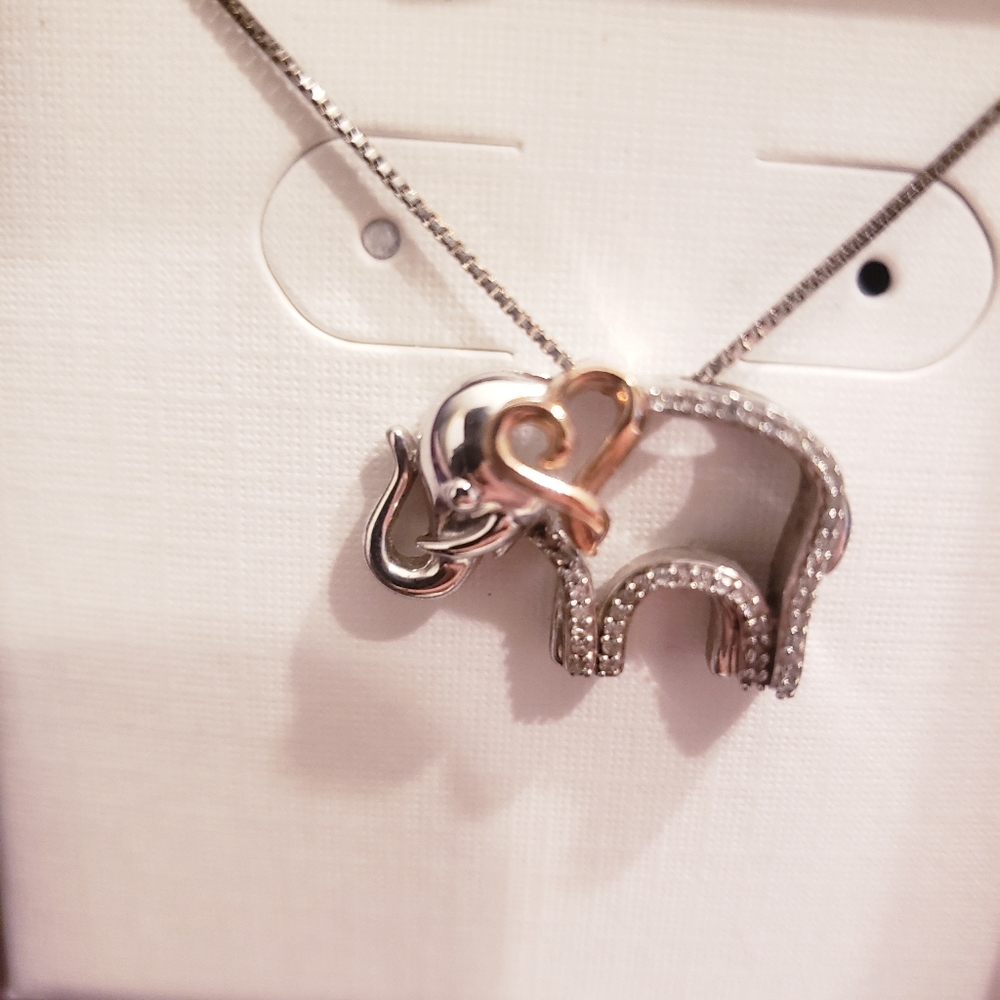 Women's necklace